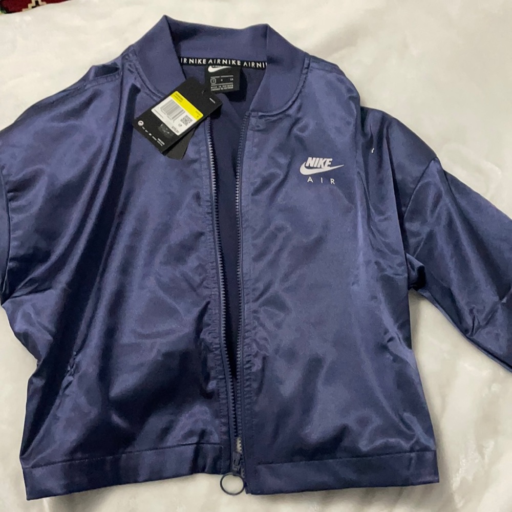 NIKE CROPPED LOOSE FIT JACKET